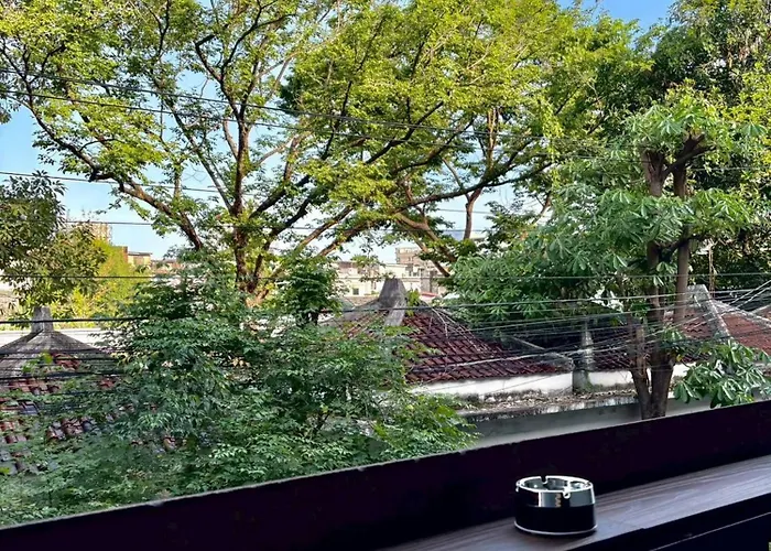 Cozy Bb In Noi With Garden Views