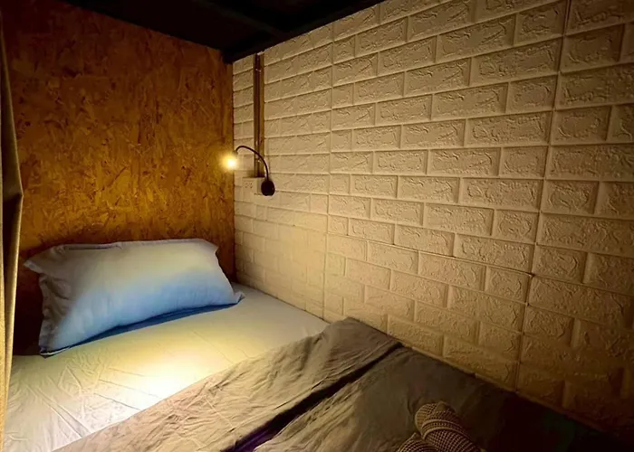 Cozy Bb In Noi With Garden Views
